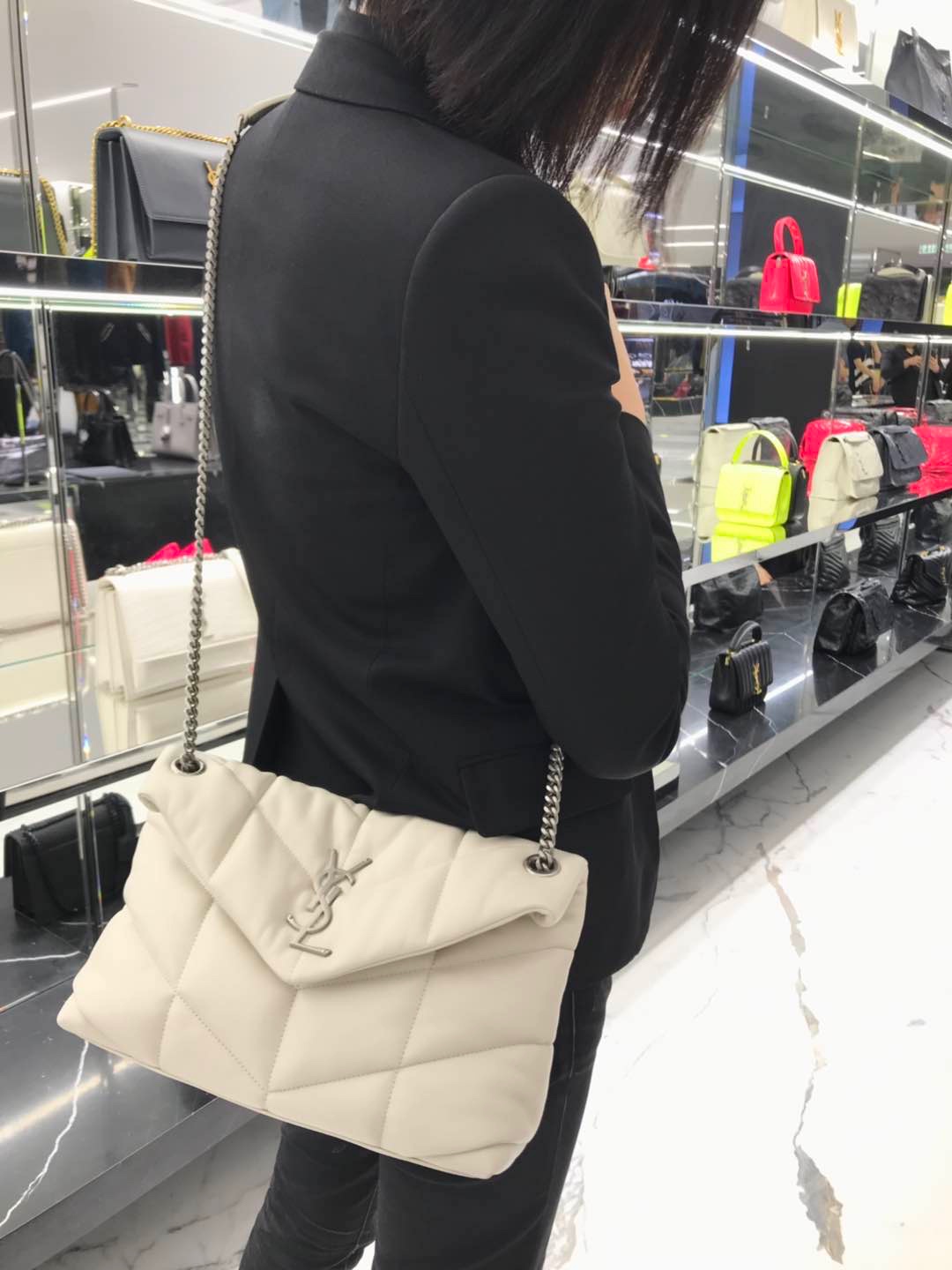 YSL LOULOU PUFFER 29CM 绗缝小羊皮包 577476白色/银扣