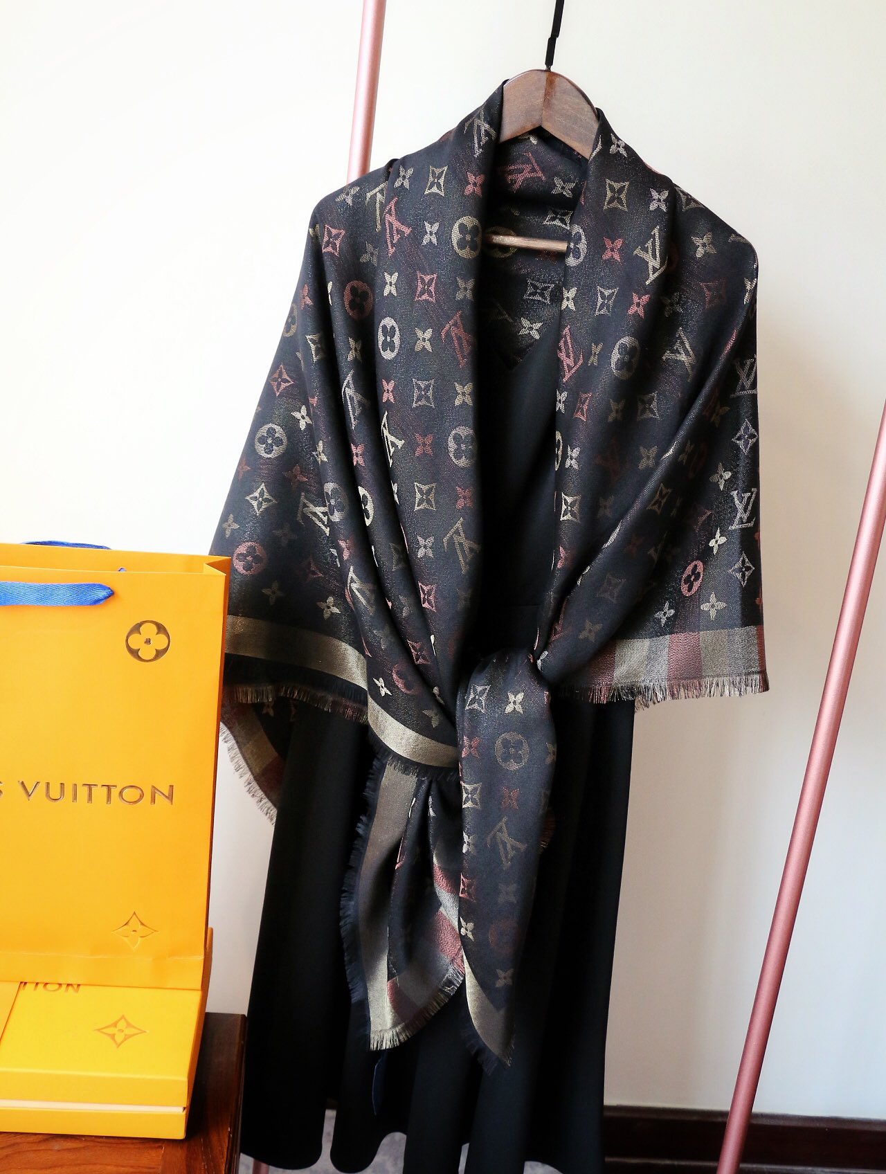 [LV Hats]LV Blockbuster [SO SHINE MONOGRAM] This rainbow version really looks
