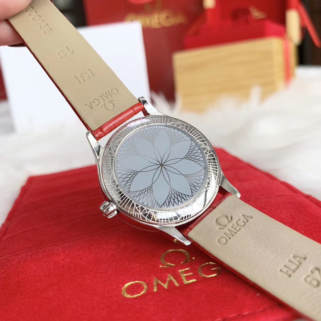 Omega 皇家 欧米茄名典系列女款腕表