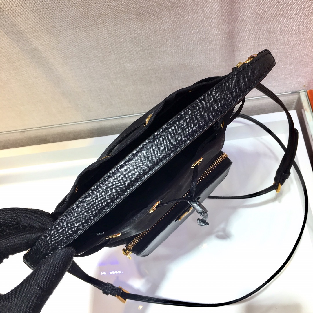 PRADA普拉达进口尼龙布料水桶包1BH1864