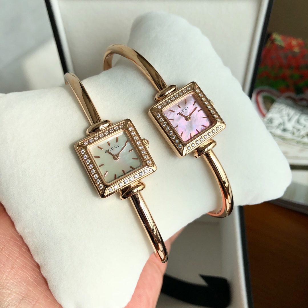 NO:151328,Batch. Rose gold electroplated rhinestone style!  Gucci new square bracelet, quartz women's watch, 20*20mm watch diameter, size below 17cm wrist, sapphire glass, natural mother-of-pearl face, beautiful!  Full package!  A first-hand price for fidelity!  ,gucci,bracelet19860909批.玫瑰金电镀水钻款！Gucci新款正方形手镯,石英女表,20*20mm表径,尺寸17cm手腕以下,蓝宝石玻璃,天然珍珠贝母面,上手绝美！全套包装！保真一手价出！,,gucci,bracelet,Watch