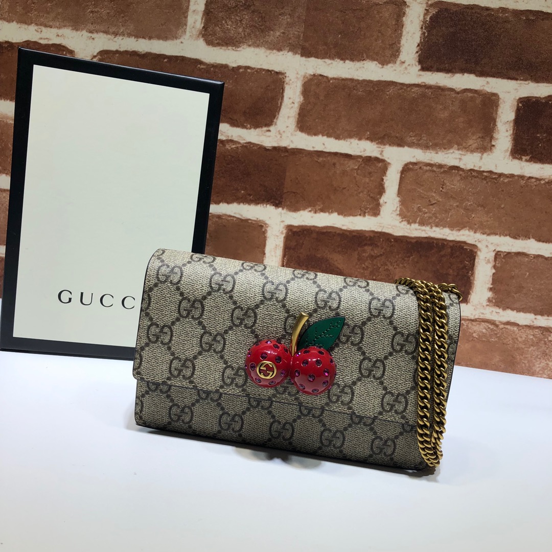 NO:202581,(chain pack) quality of counter, top-quality original goods, real-life photos!  Model number 481291 Apricot pvc/red size width 16.5X height 10X side width 3.5, shipped batch, GUCCI [original leather], gucci19860909（链条包）专柜品质,顶级原单货,实物实拍！款号481291杏pvc/红色尺寸宽16.5X高10X侧宽3.5,出货了批,GUCCI【原厂皮】,gucci,Bag
