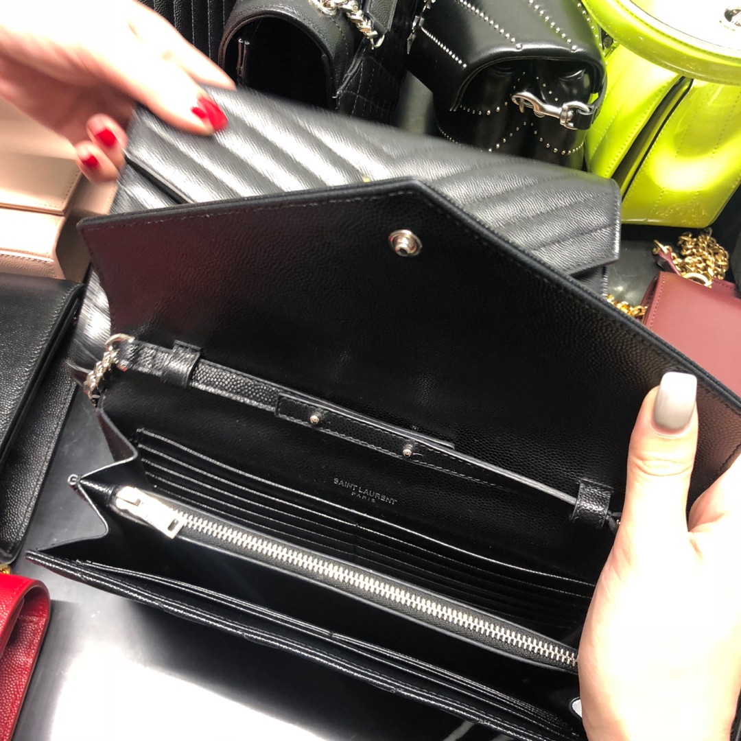 YSL MONOGRAM WOC 22.5CM 鱼子酱信封包 377828黑色/银扣