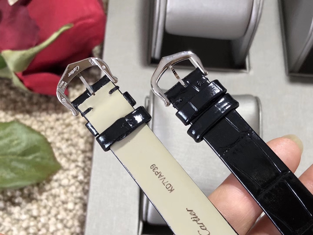 Cartier 卡地亚白气球女款，听说拿着白气球去告白，绝对会成功的哦偷笑
