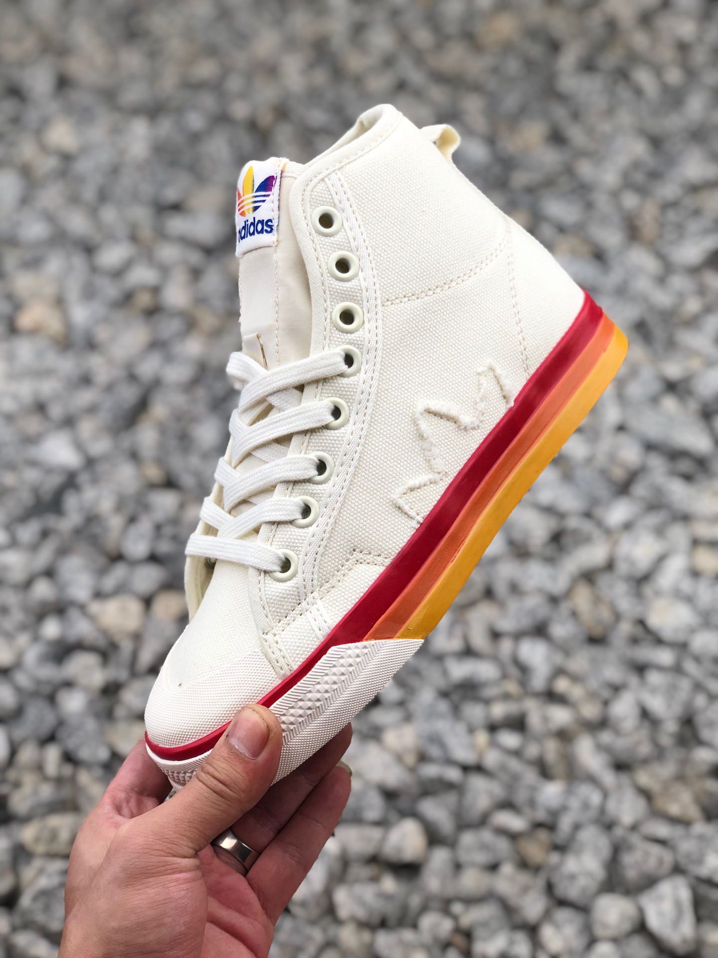 110 Adidas PRIDE NIZZA 全新配色adidas 三叶草PRIDE NIZZA彩虹鸳鸯拼接底 运动休闲帆布高帮鞋  EF2319