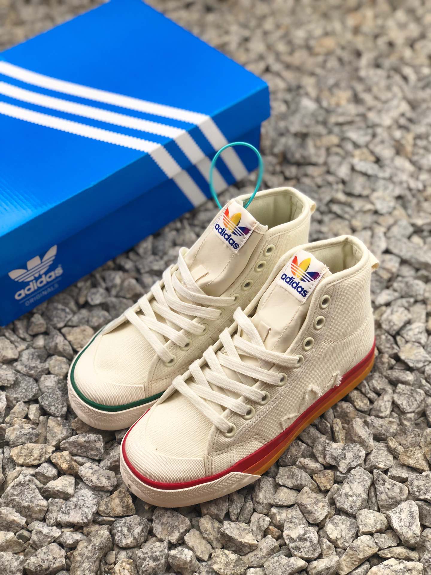 110 Adidas PRIDE NIZZA 全新配色adidas 三叶草PRIDE NIZZA彩虹鸳鸯拼接底 运动休闲帆布高帮鞋  EF2319