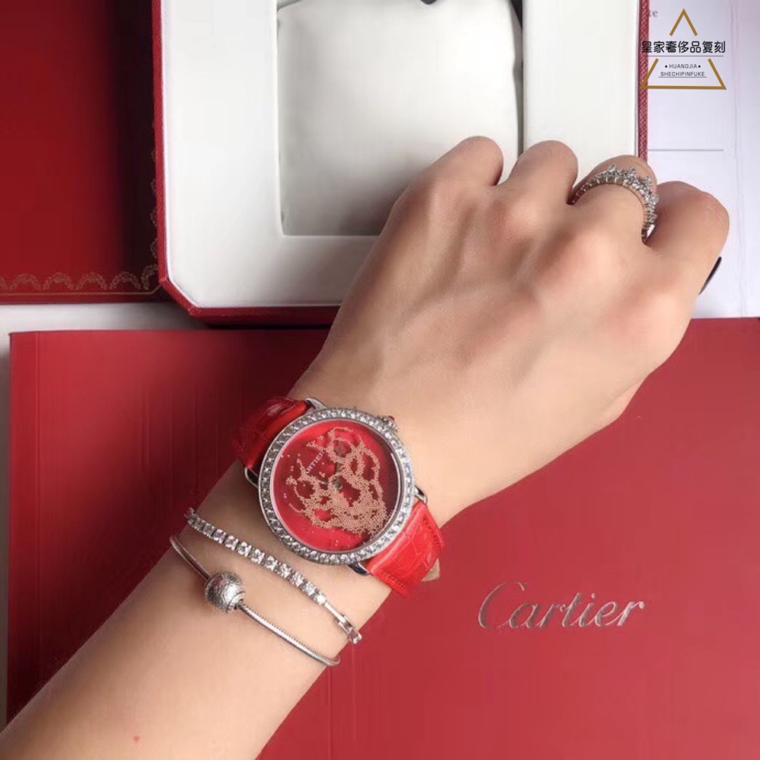Cartier 卡地亚流沙豹系列 34mm 女款腕表 意大利小牛皮表带（可另配美洲鳄鱼皮） 316L精钢表壳表扣镶嵌施华洛世奇碎钻