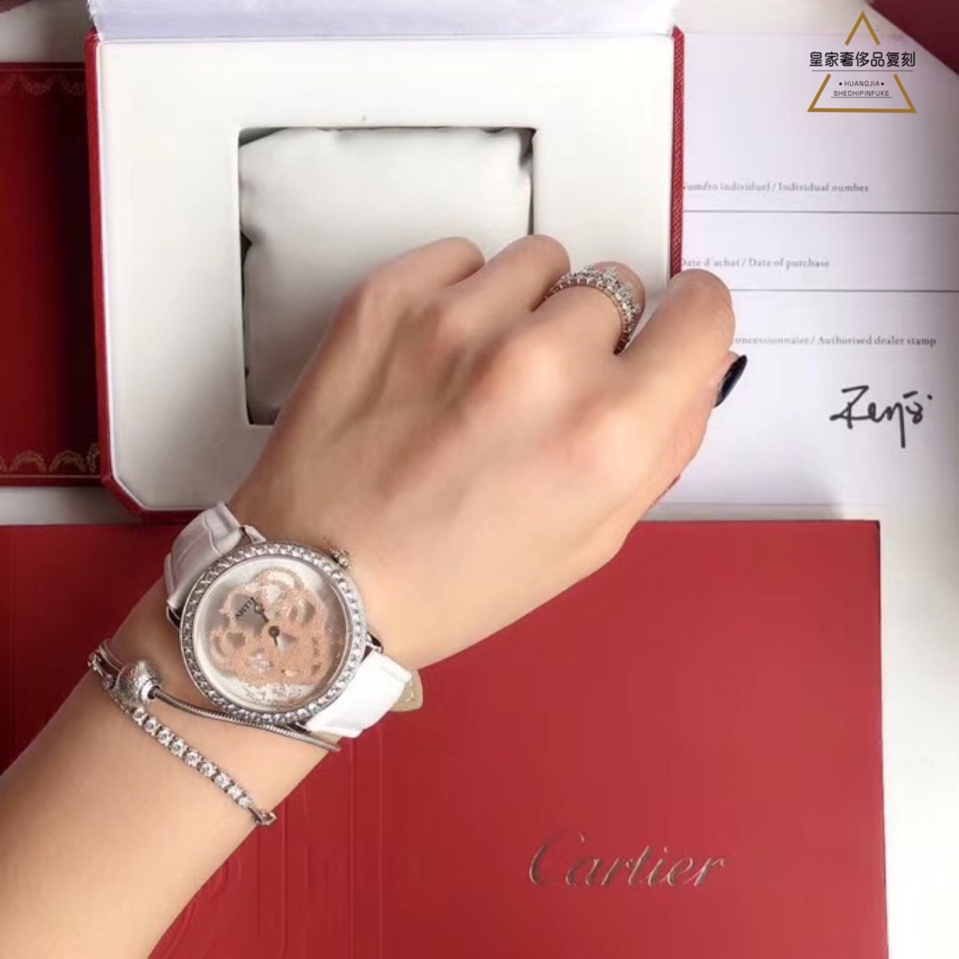Cartier 卡地亚流沙豹系列 34mm 女款腕表 意大利小牛皮表带（可另配美洲鳄鱼皮） 316L精钢表壳表扣镶嵌施华洛世奇碎钻