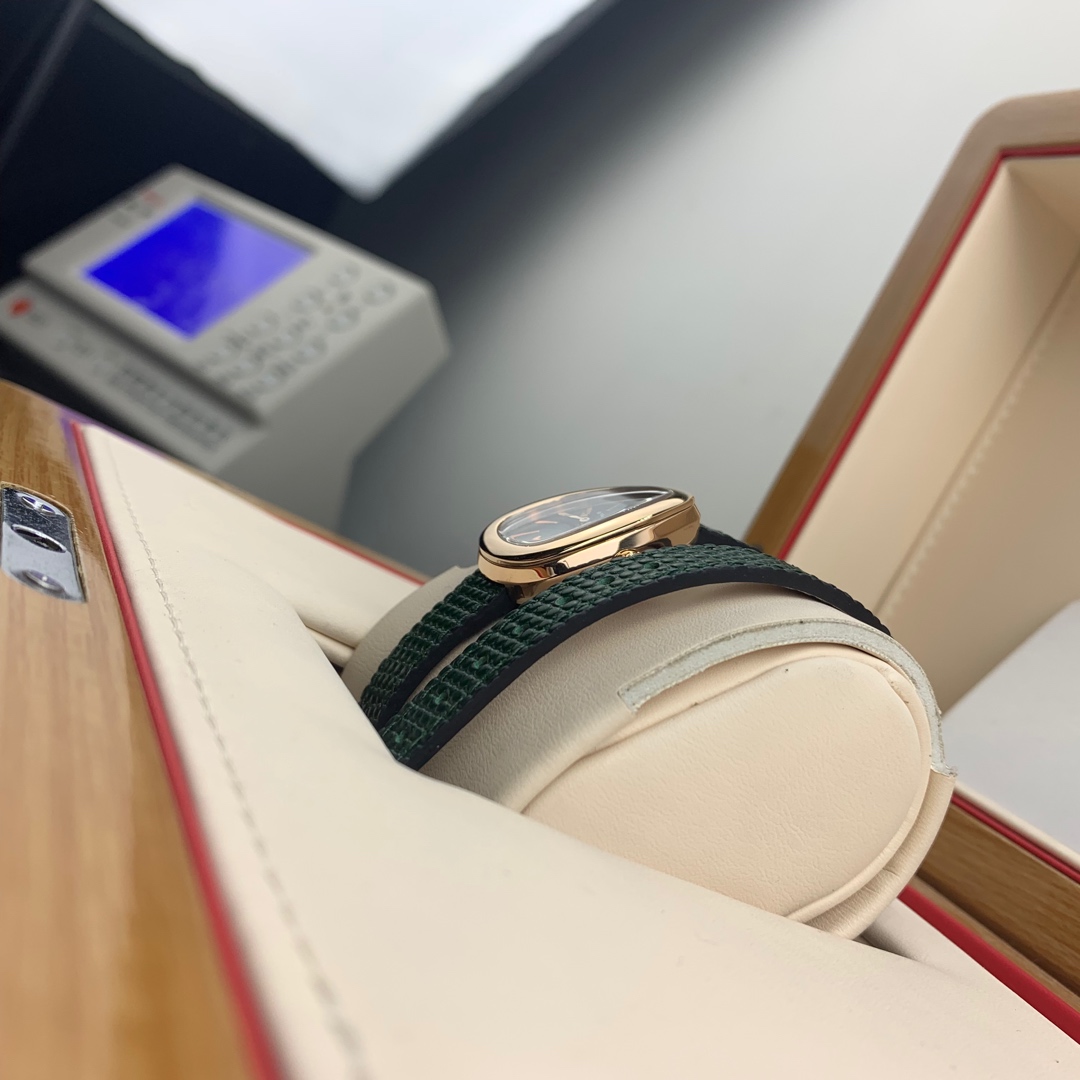Bvlgari 皇家 宝格丽蛇形表带女款腕表