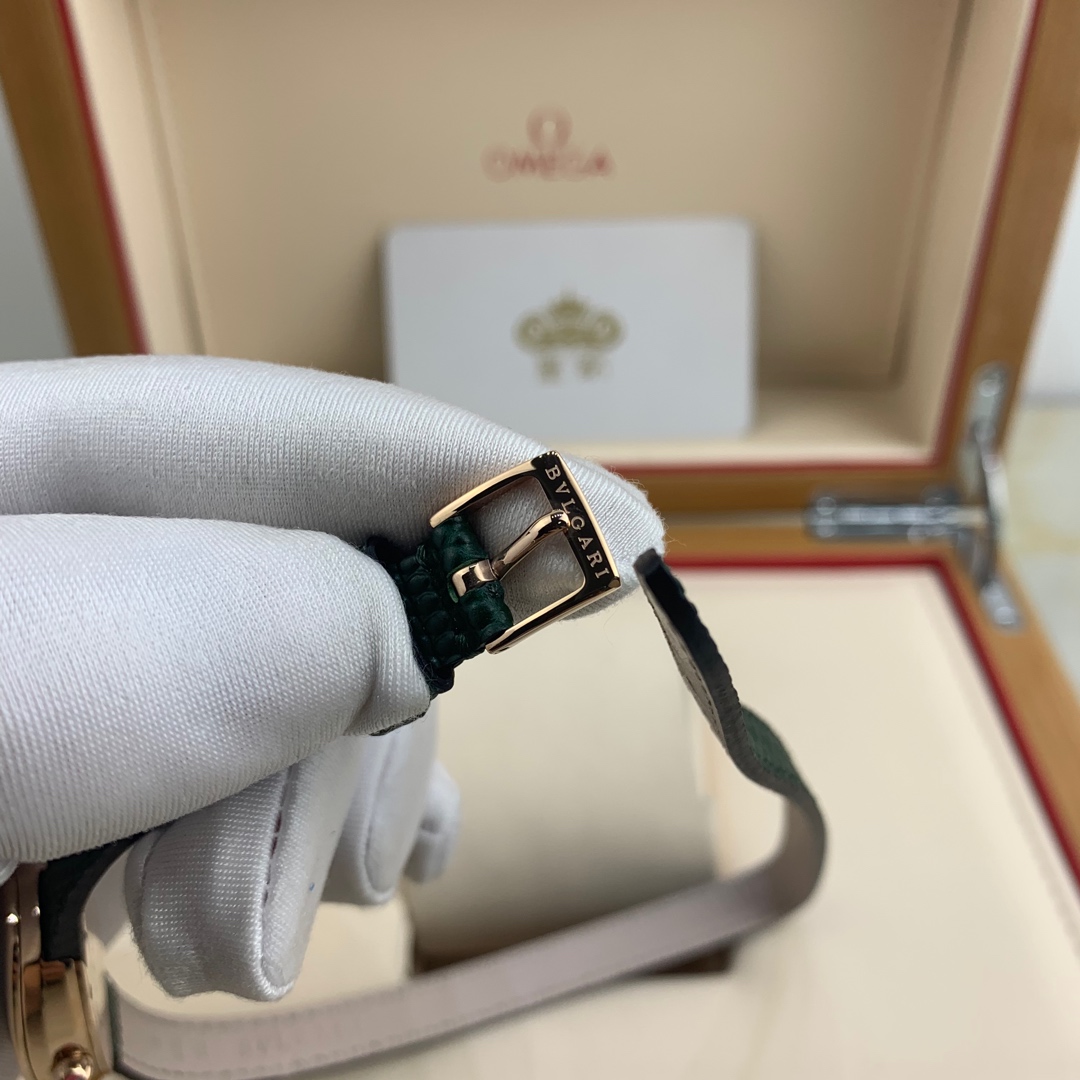 Bvlgari 皇家 宝格丽蛇形表带女款腕表