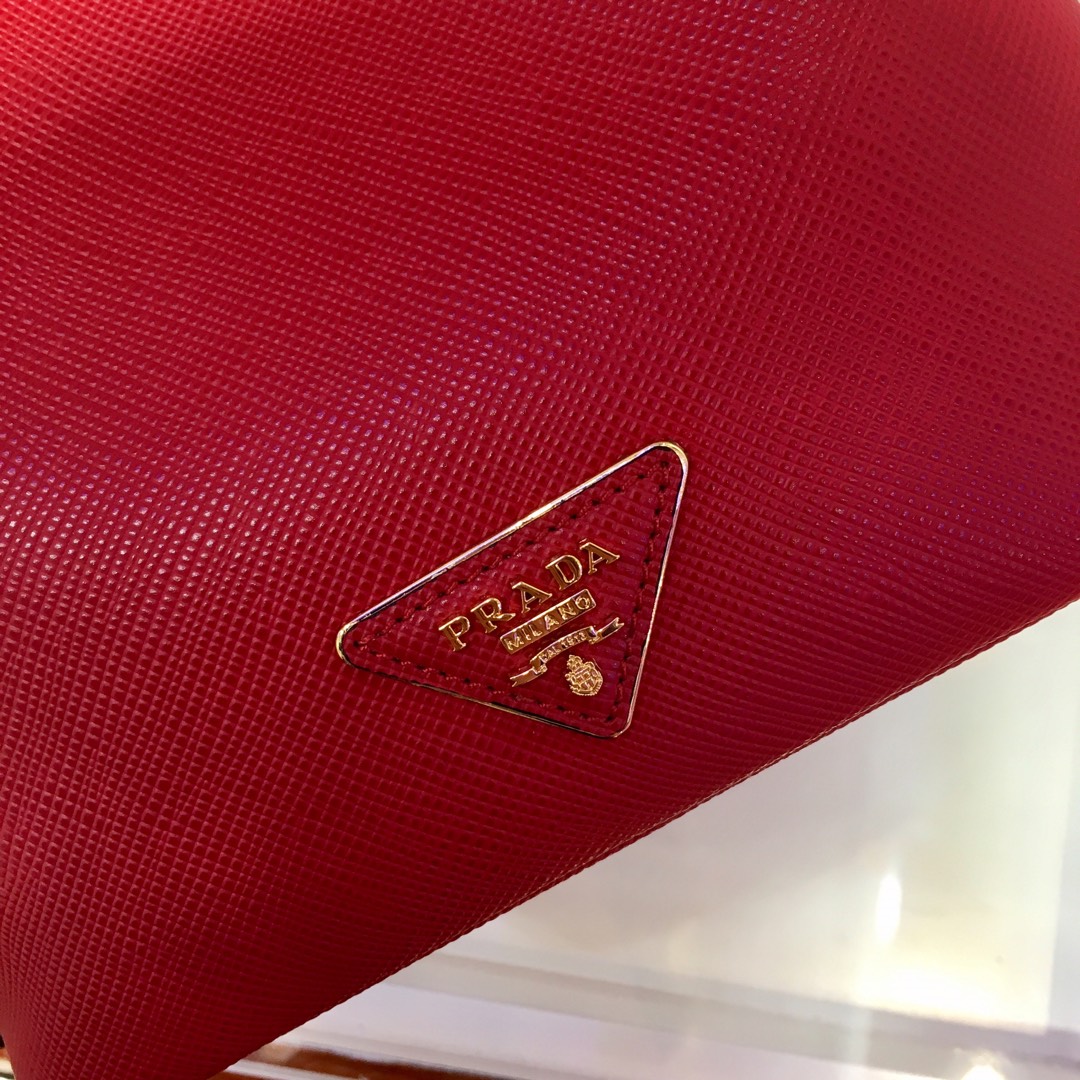 PRADA普拉达进口粗十字纹牛皮水桶包1BZ032