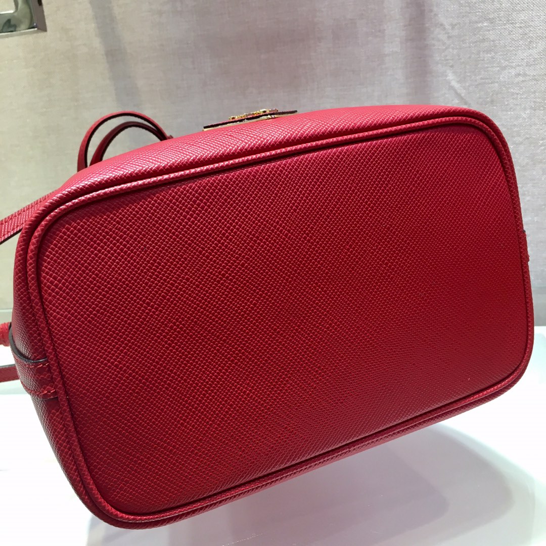 PRADA普拉达进口粗十字纹牛皮水桶包1BZ032