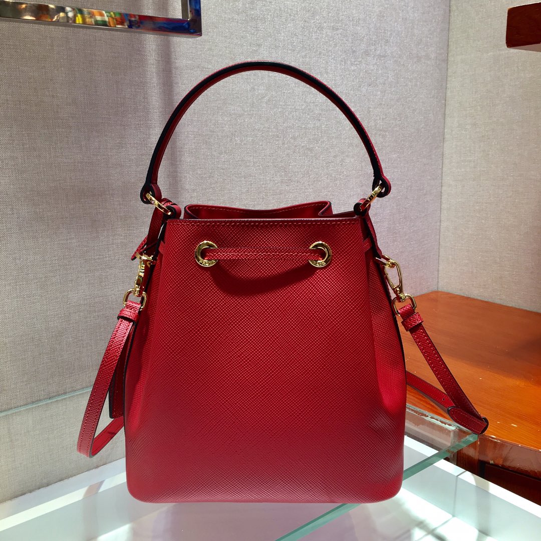 PRADA普拉达进口粗十字纹牛皮水桶包1BZ032