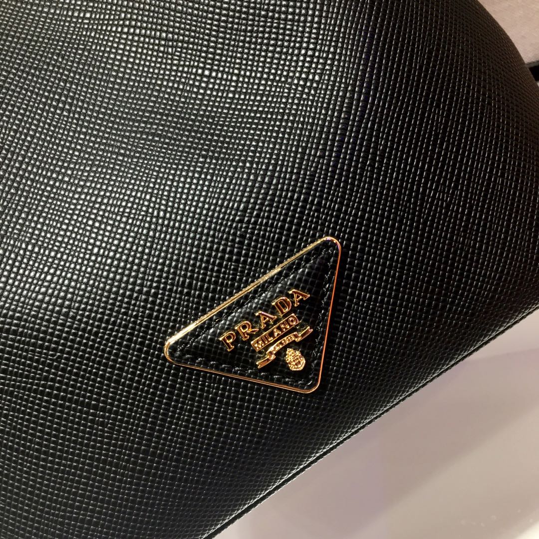 PRADA普拉达进口粗十字纹牛皮水桶包1BZ032