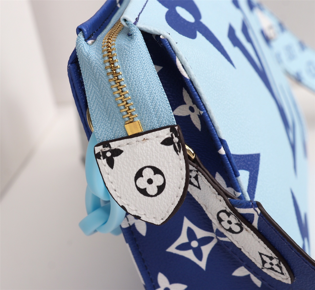 Louis Vuitton Blue Monogram W25H20D5 crossbody everyday