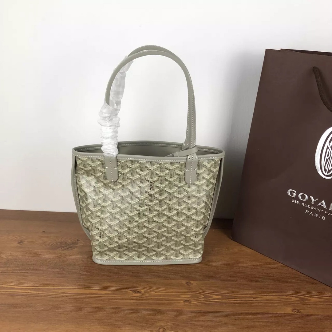 GOYARD双面对花mini购物袋多色低调又经典的Y字花纹，非常玩味好凹造型，时髦人都应该入个～mini