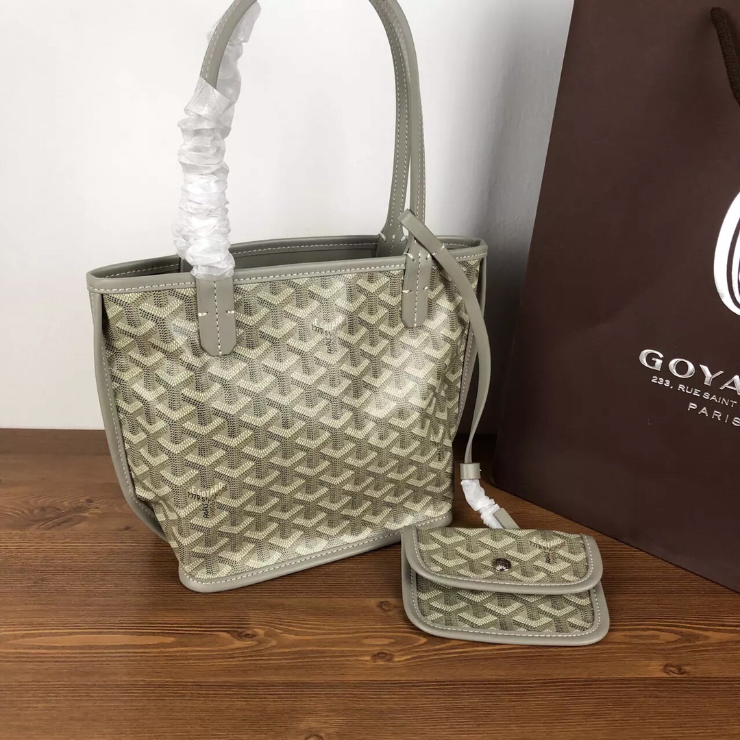 GOYARD双面对花mini购物袋多色低调又经典的Y字花纹，非常玩味好凹造型，时髦人都应该入个～mini