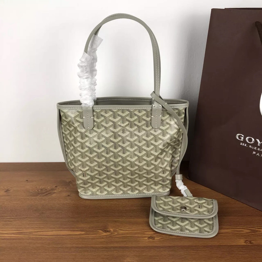 GOYARD双面对花mini购物袋多色低调又经典的Y字花纹，非常玩味好凹造型，时髦人都应该入个～mini