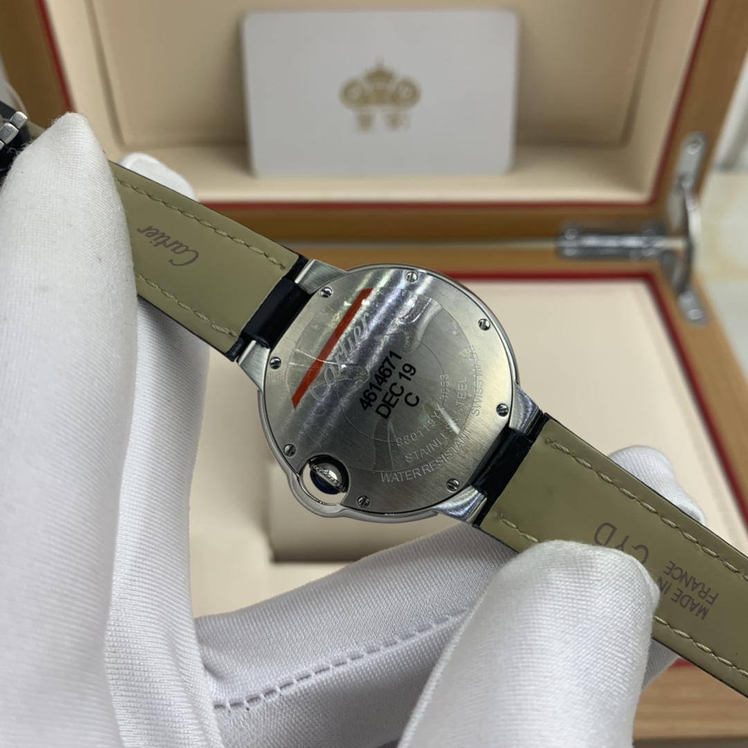Cartier 皇家 卡地亚蓝气球33尺寸石英皮带腕表