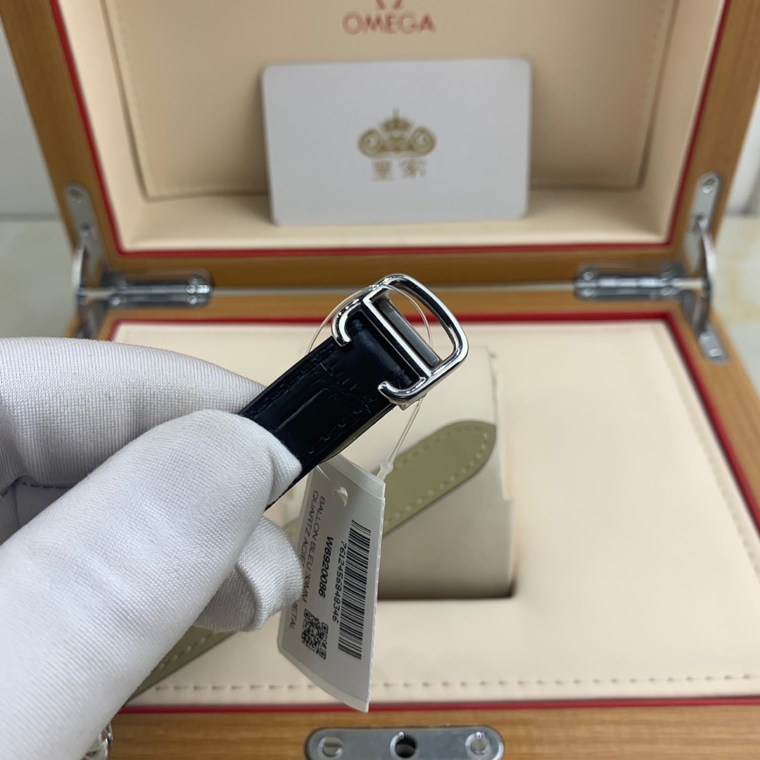 Cartier 皇家 卡地亚蓝气球33尺寸石英皮带腕表