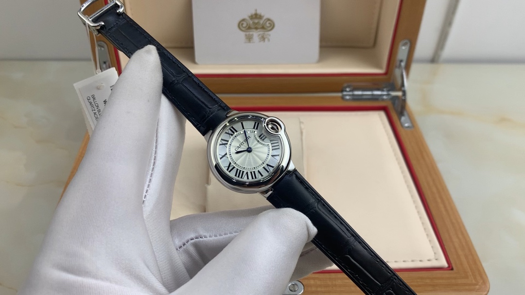 Cartier 皇家 卡地亚蓝气球33尺寸石英皮带腕表视频欣赏