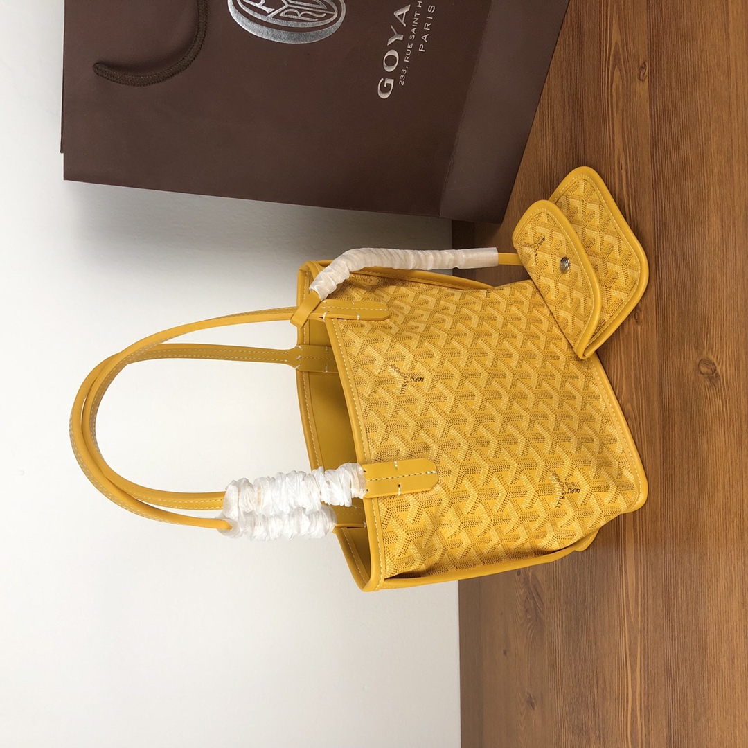 GOYARD双面对花mini购物袋多色低调又经典的Y字花纹，非常玩味好凹造型，时髦人都应该入个～mini
