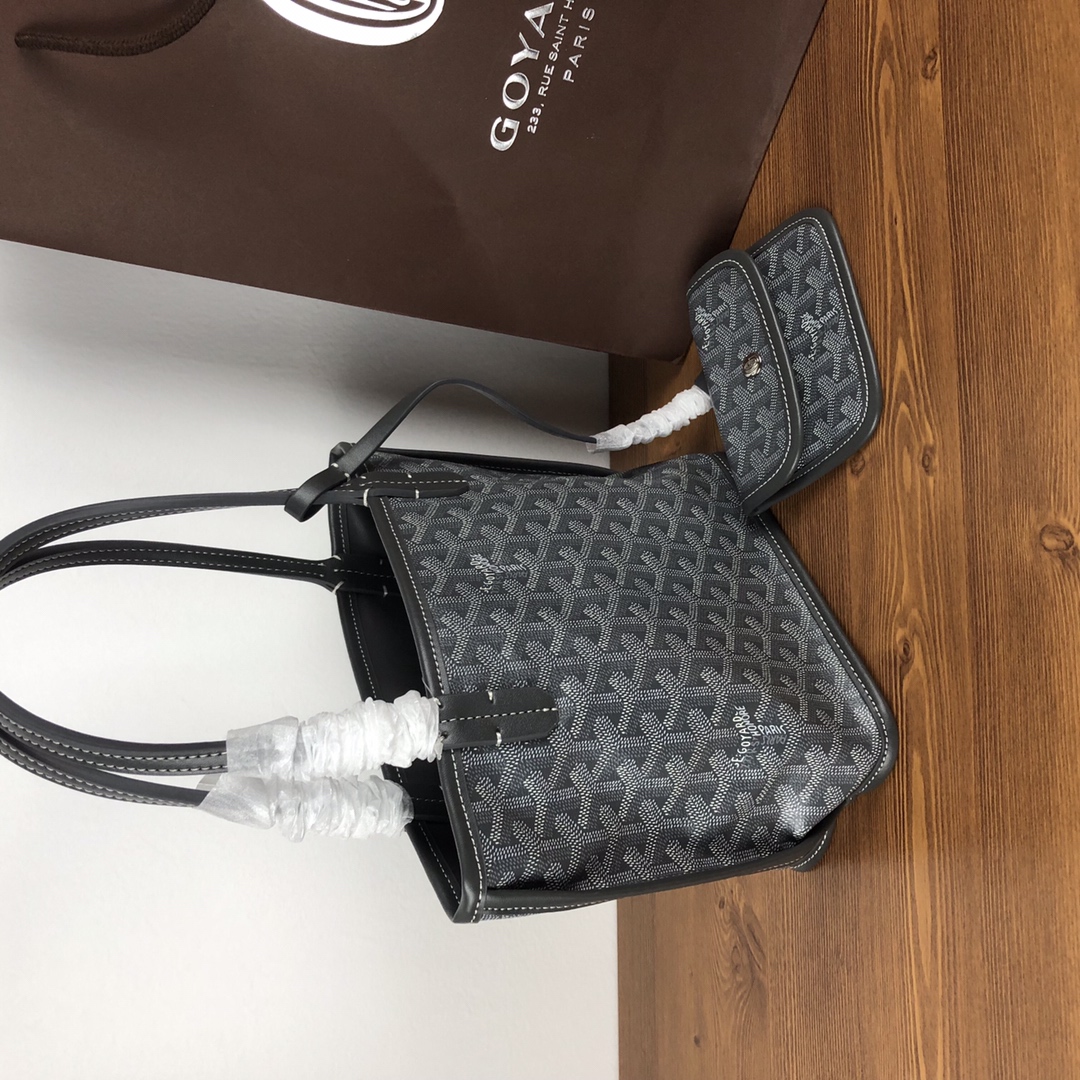 GOYARD双面对花mini购物袋多色低调又经典的Y字花纹，非常玩味好凹造型，时髦人都应该入个～mini