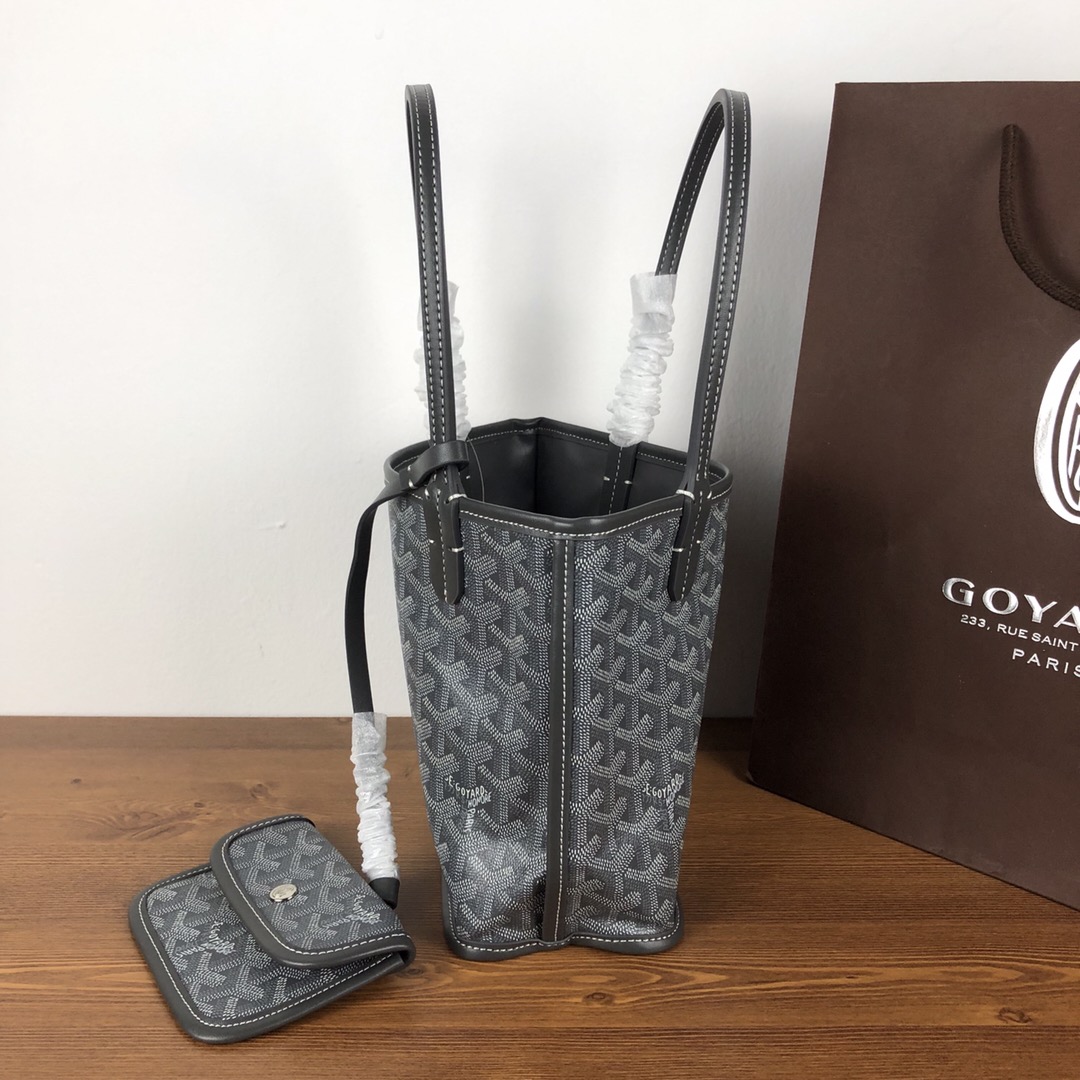 GOYARD双面对花mini购物袋多色低调又经典的Y字花纹，非常玩味好凹造型，时髦人都应该入个～mini