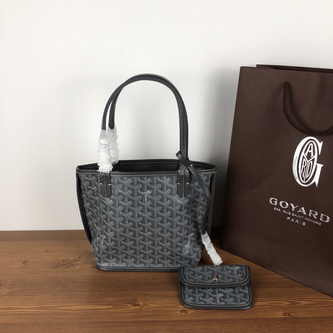 GOYARD双面对花mini购物袋多色低调又经典的Y字花纹，非常玩味好凹造型，时髦人都应该入个～mini