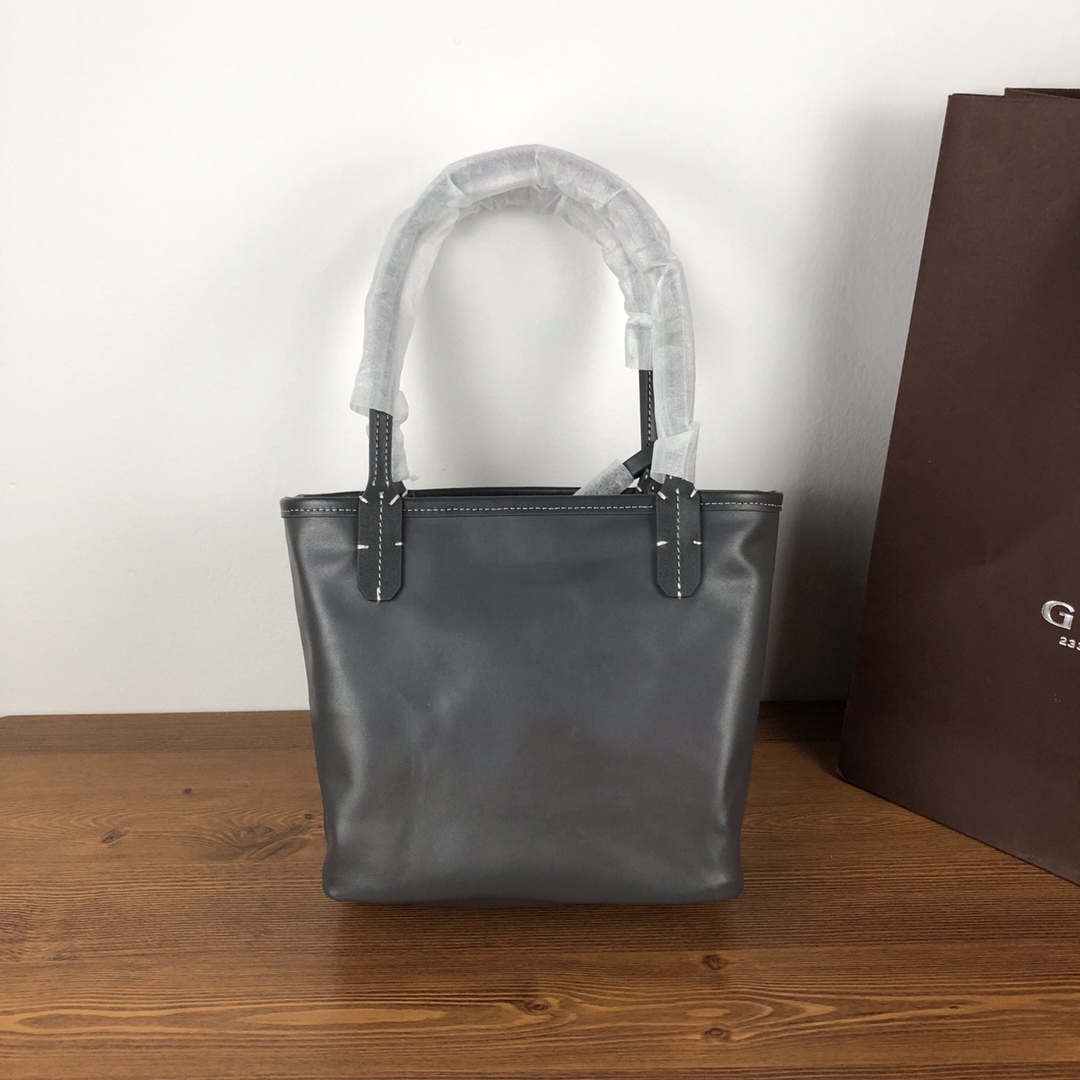 GOYARD双面对花mini购物袋多色低调又经典的Y字花纹，非常玩味好凹造型，时髦人都应该入个～mini