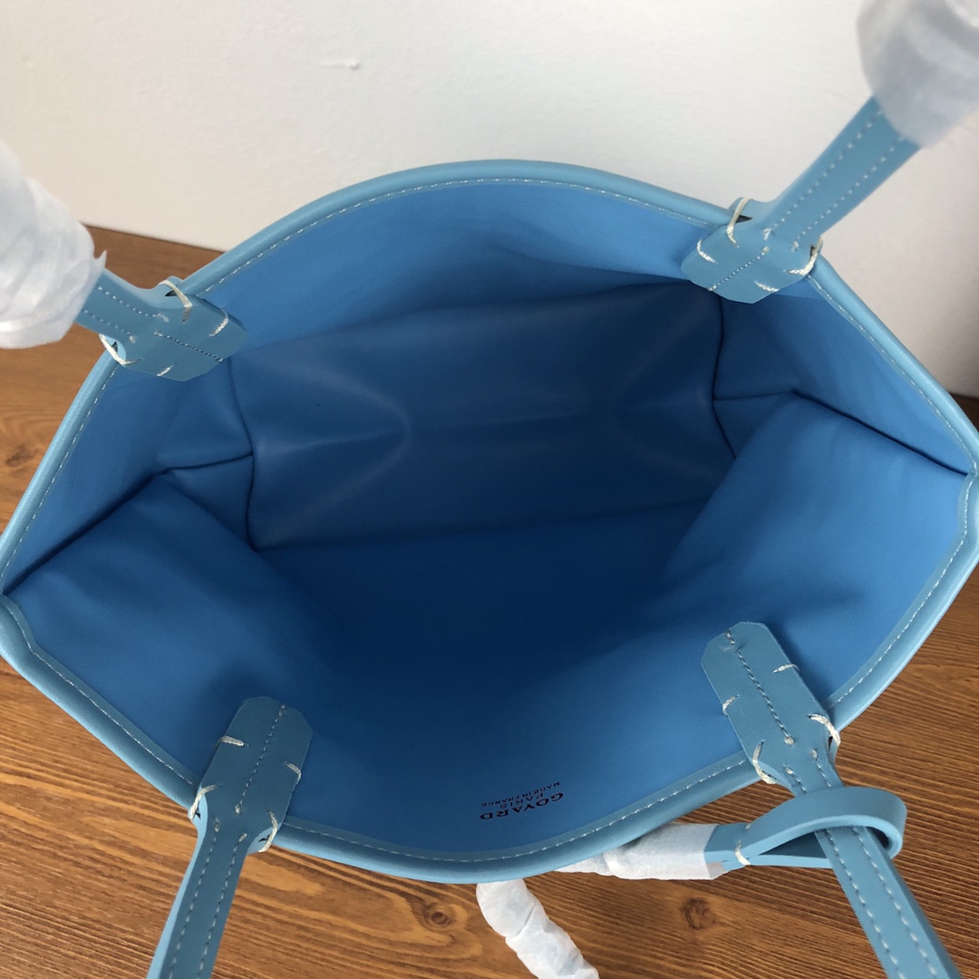 GOYARD双面对花mini购物袋多色低调又经典的Y字花纹，非常玩味好凹造型，时髦人都应该入个～mini