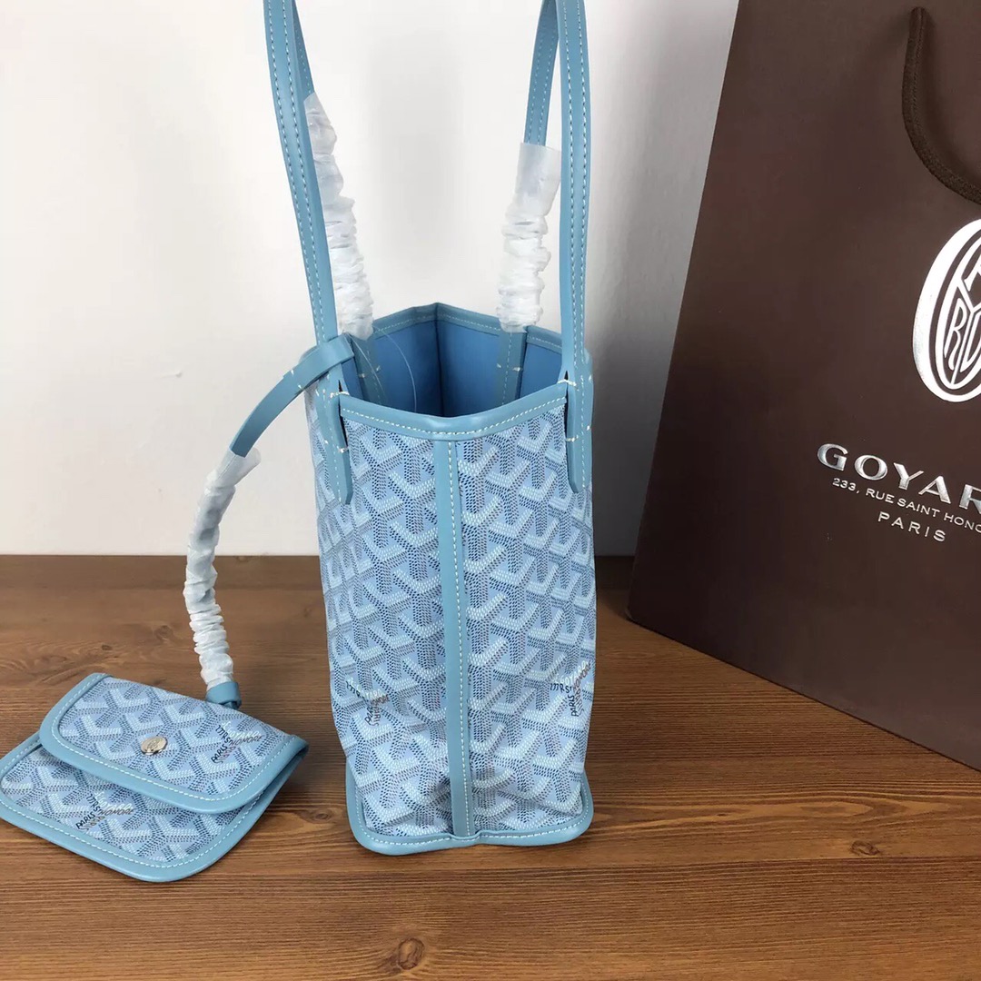 GOYARD双面对花mini购物袋多色低调又经典的Y字花纹，非常玩味好凹造型，时髦人都应该入个～mini