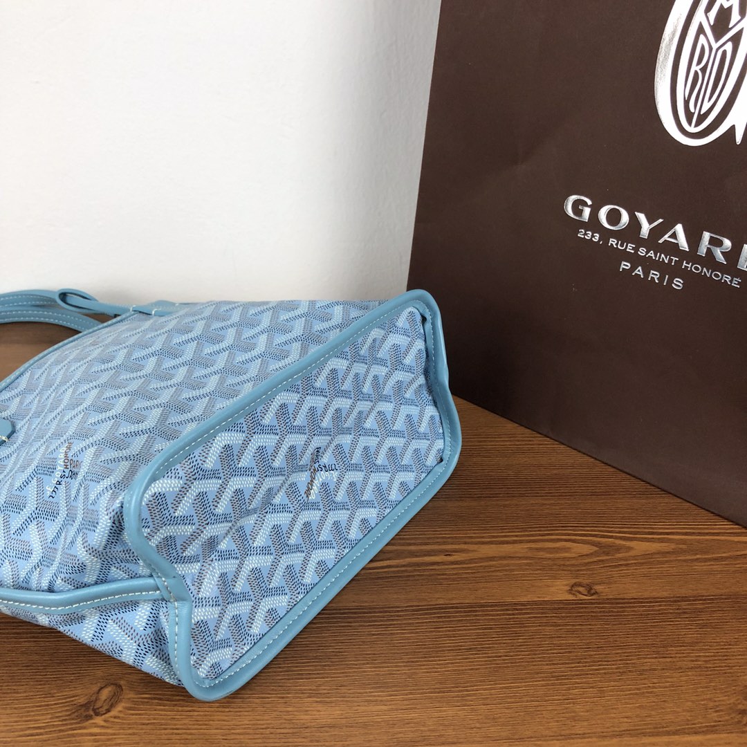 GOYARD双面对花mini购物袋多色低调又经典的Y字花纹，非常玩味好凹造型，时髦人都应该入个～mini