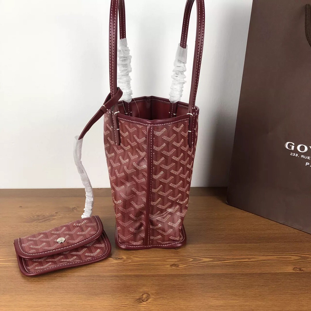 GOYARD双面对花mini购物袋多色低调又经典的Y字花纹，非常玩味好凹造型，时髦人都应该入个～mini