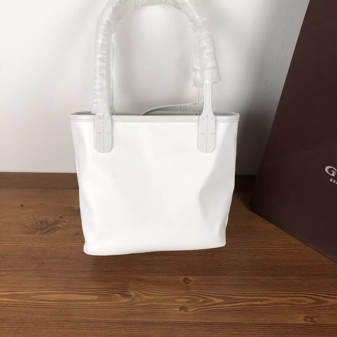 GOYARD双面对花mini购物袋多色低调又经典的Y字花纹，非常玩味好凹造型，时髦人都应该入个～mini