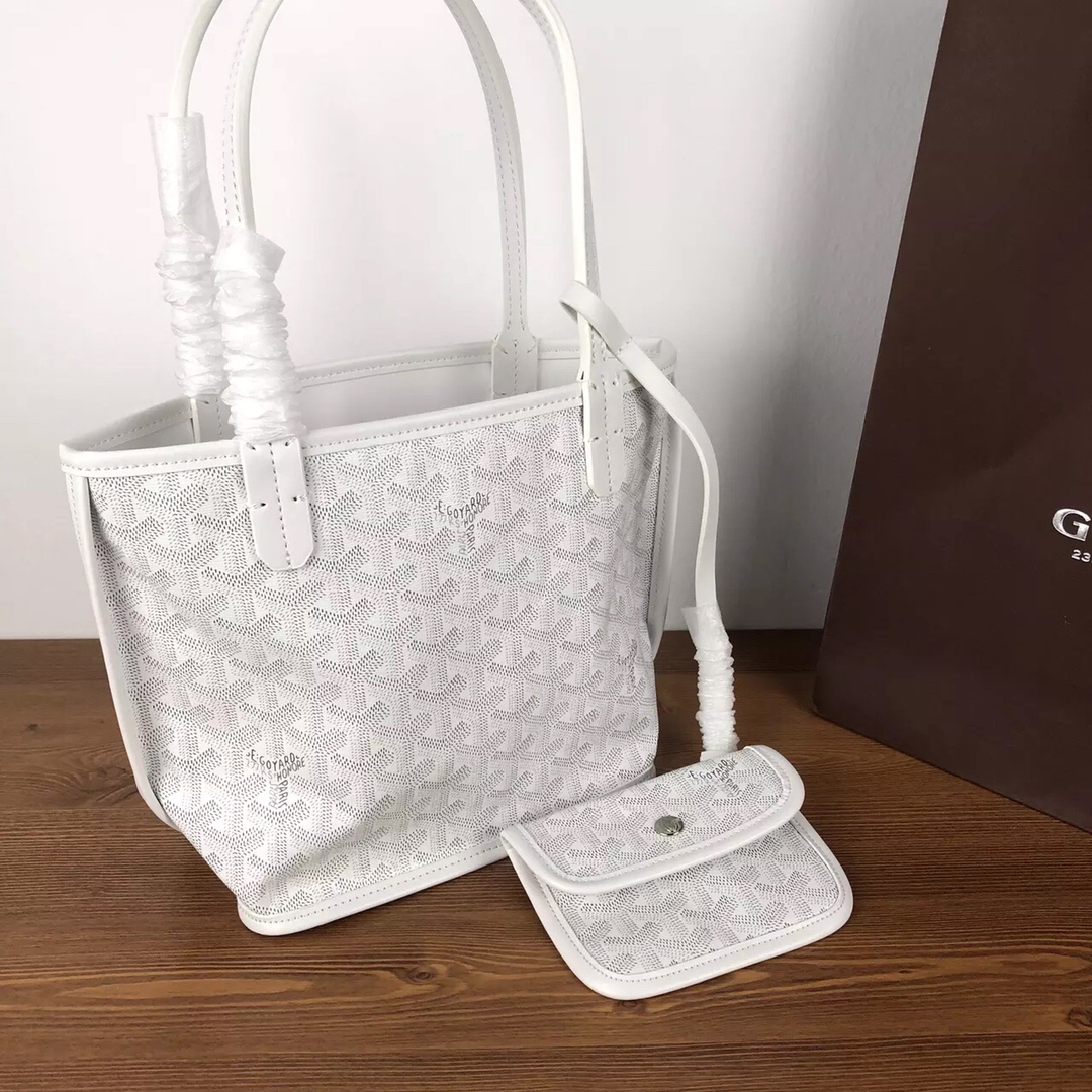 GOYARD双面对花mini购物袋多色低调又经典的Y字花纹，非常玩味好凹造型，时髦人都应该入个～mini