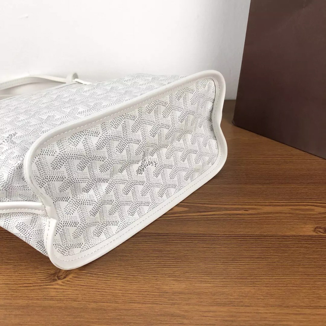 GOYARD双面对花mini购物袋多色低调又经典的Y字花纹，非常玩味好凹造型，时髦人都应该入个～mini