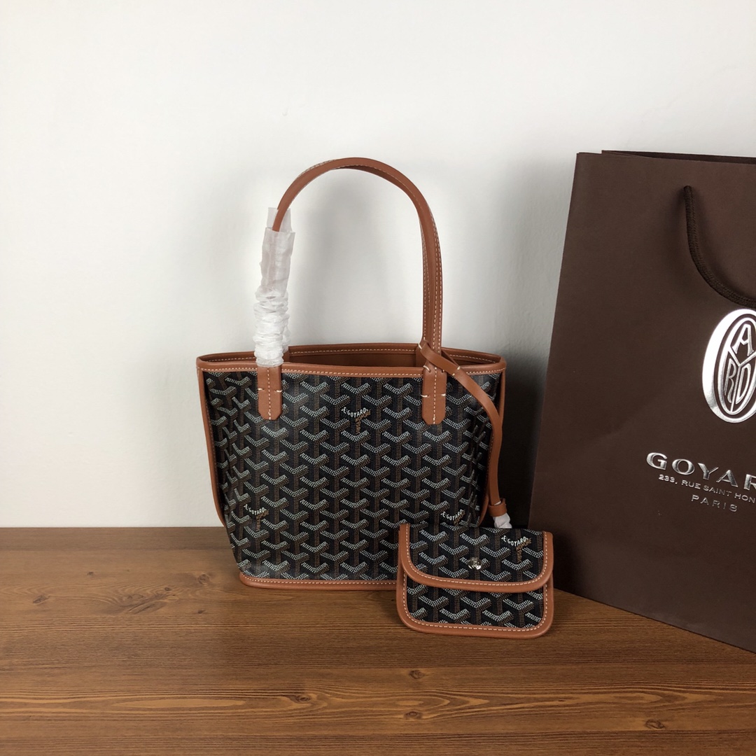 GOYARD双面对花mini购物袋多色低调又经典的Y字花纹，非常玩味好凹造型，时髦人都应该入个～mini