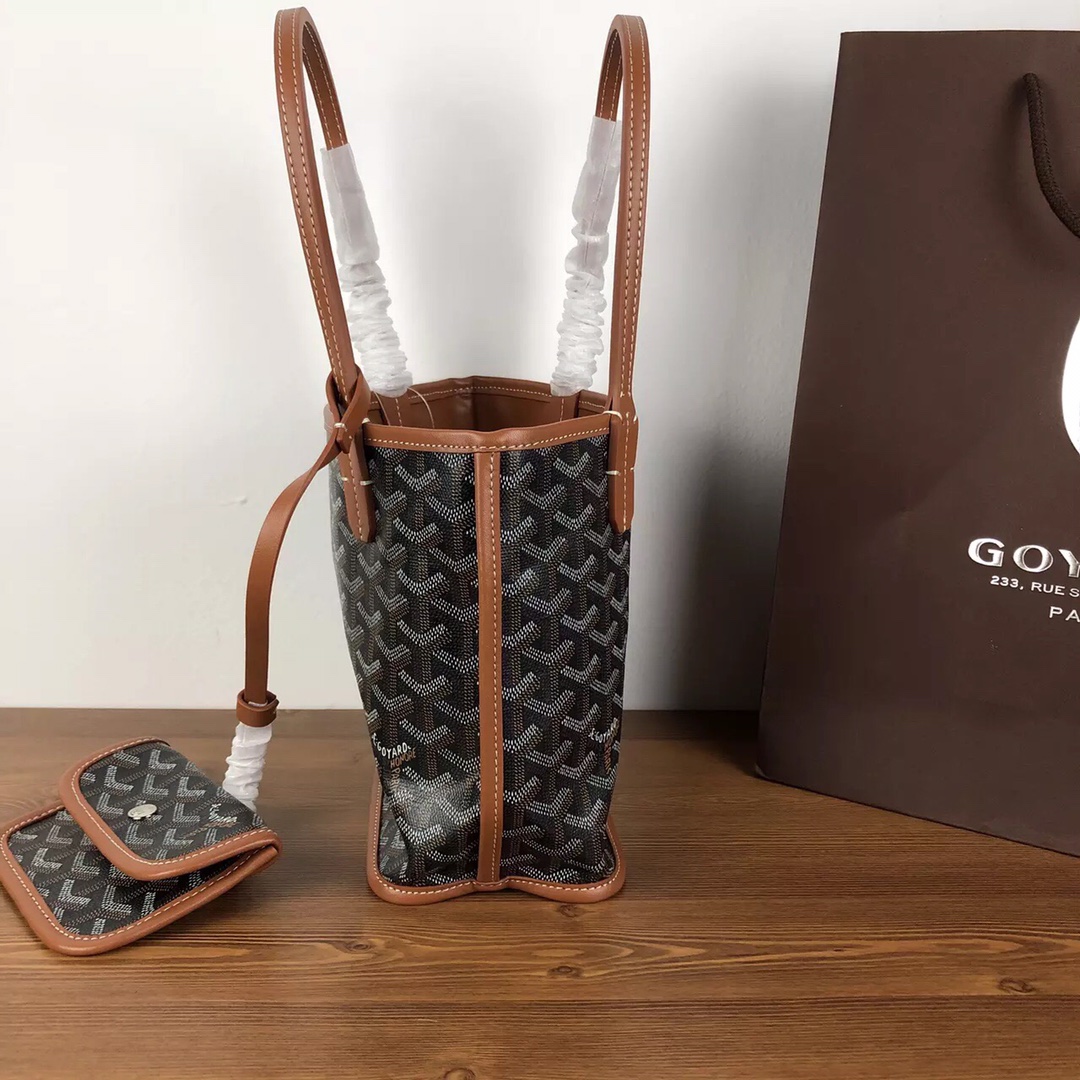 GOYARD双面对花mini购物袋多色低调又经典的Y字花纹，非常玩味好凹造型，时髦人都应该入个～mini
