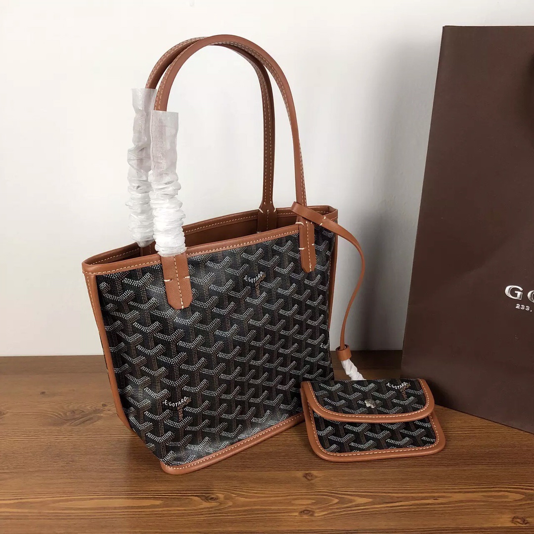 GOYARD双面对花mini购物袋多色低调又经典的Y字花纹，非常玩味好凹造型，时髦人都应该入个～mini