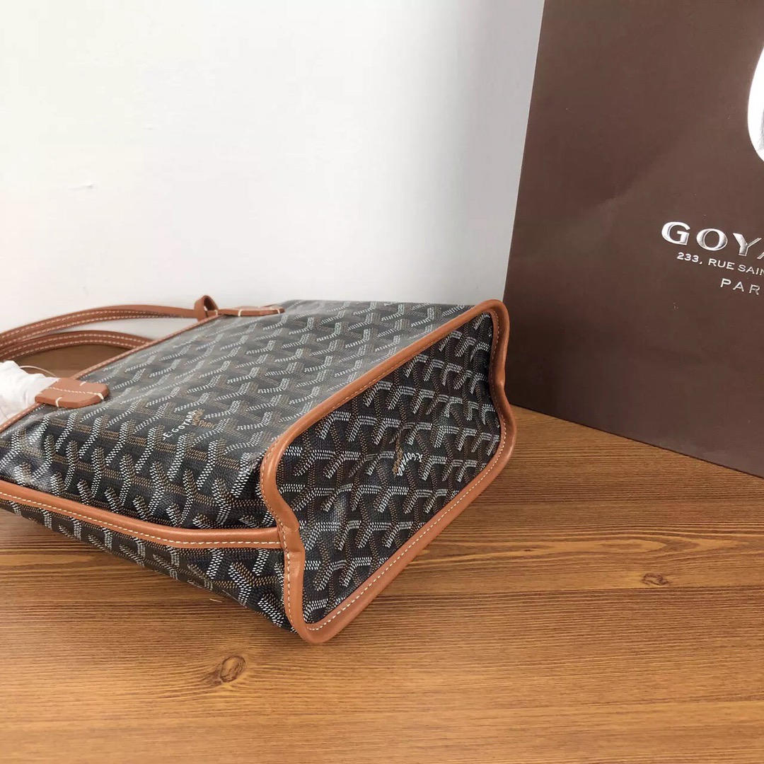 GOYARD双面对花mini购物袋多色低调又经典的Y字花纹，非常玩味好凹造型，时髦人都应该入个～mini