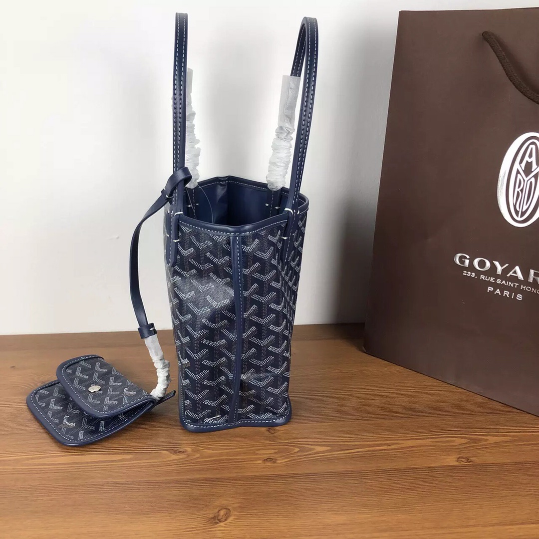 GOYARD双面对花mini购物袋多色低调又经典的Y字花纹，非常玩味好凹造型，时髦人都应该入个～mini