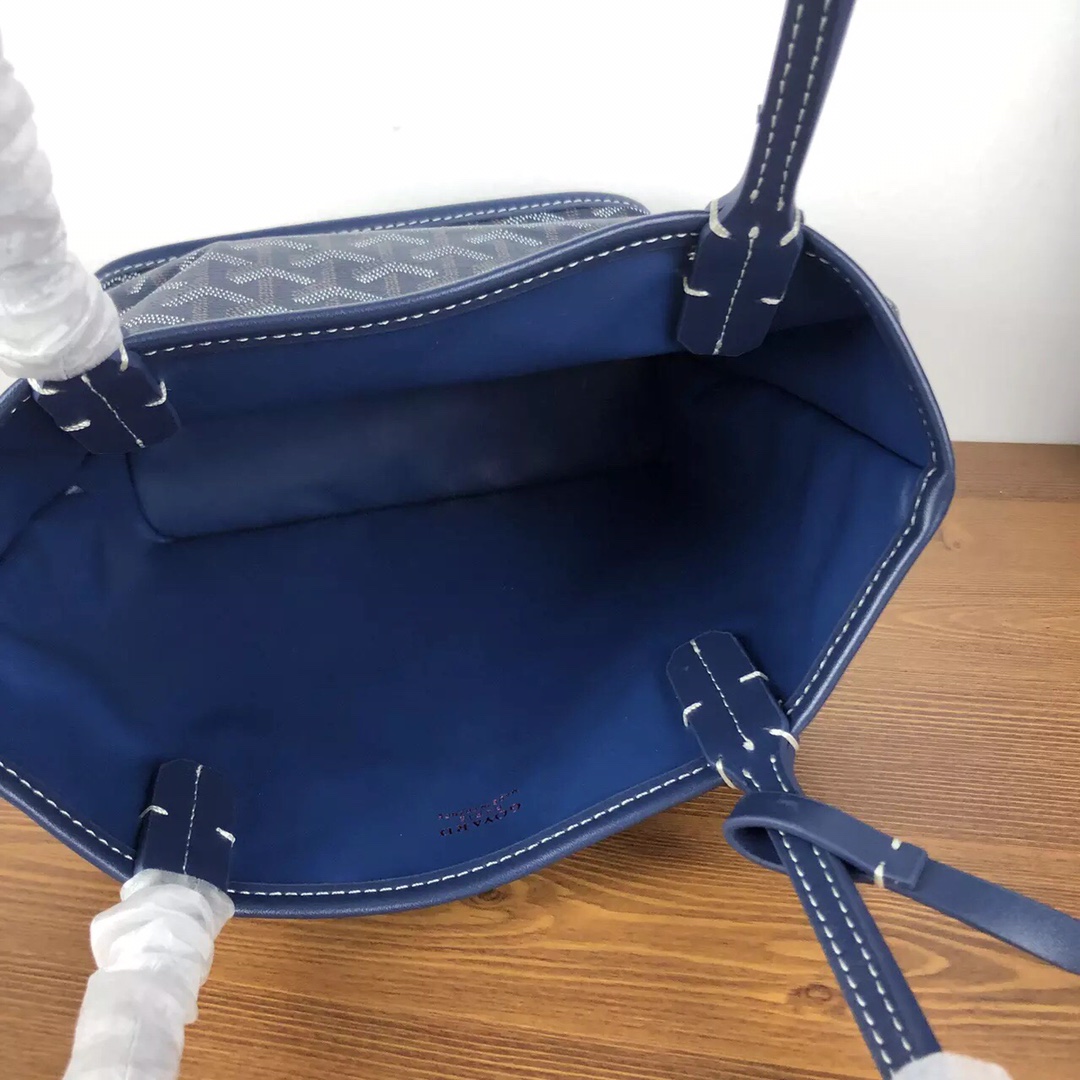 GOYARD双面对花mini购物袋多色低调又经典的Y字花纹，非常玩味好凹造型，时髦人都应该入个～mini