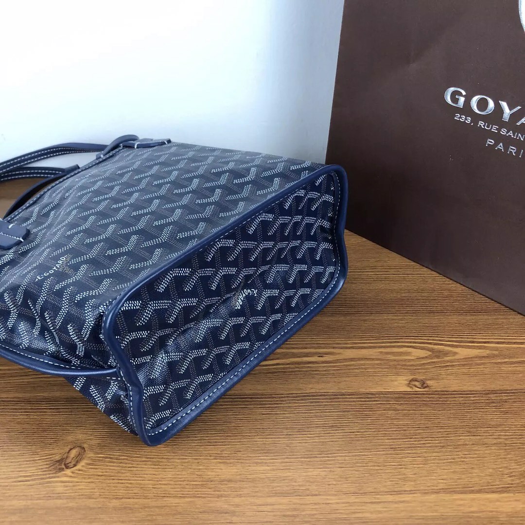 GOYARD双面对花mini购物袋多色低调又经典的Y字花纹，非常玩味好凹造型，时髦人都应该入个～mini