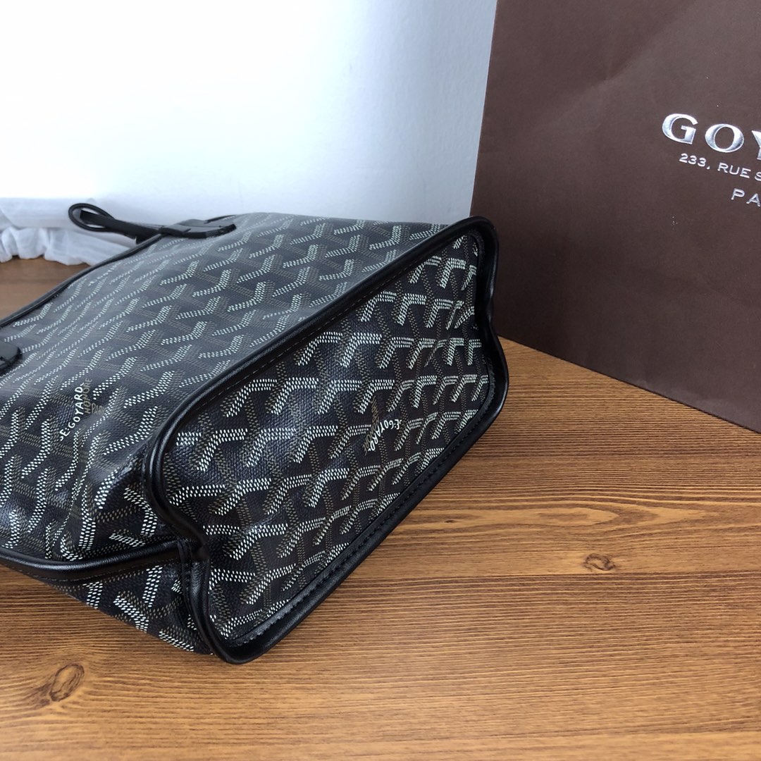 GOYARD双面对花mini购物袋多色低调又经典的Y字花纹，非常玩味好凹造型，时髦人都应该入个～mini