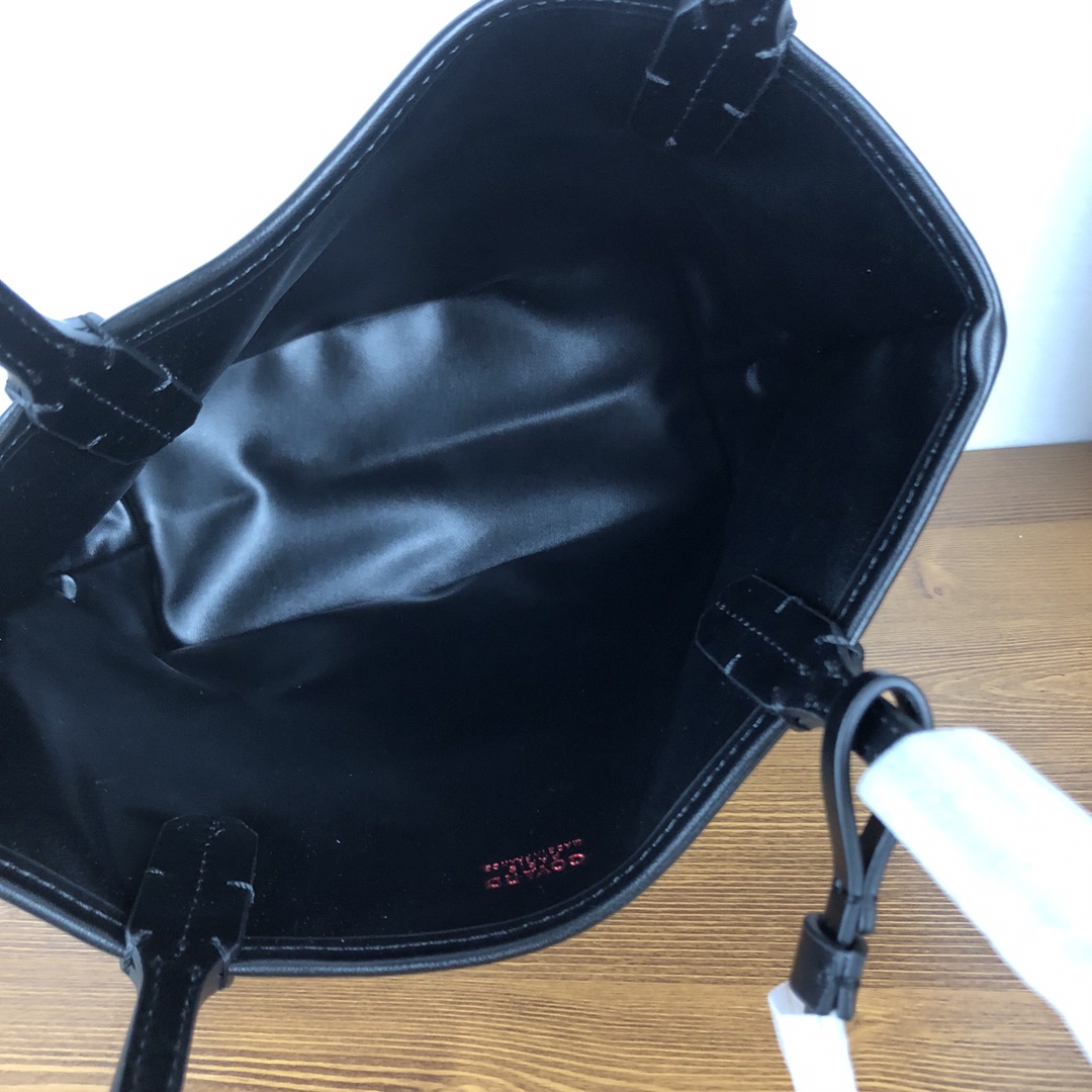 GOYARD双面对花mini购物袋多色低调又经典的Y字花纹，非常玩味好凹造型，时髦人都应该入个～mini