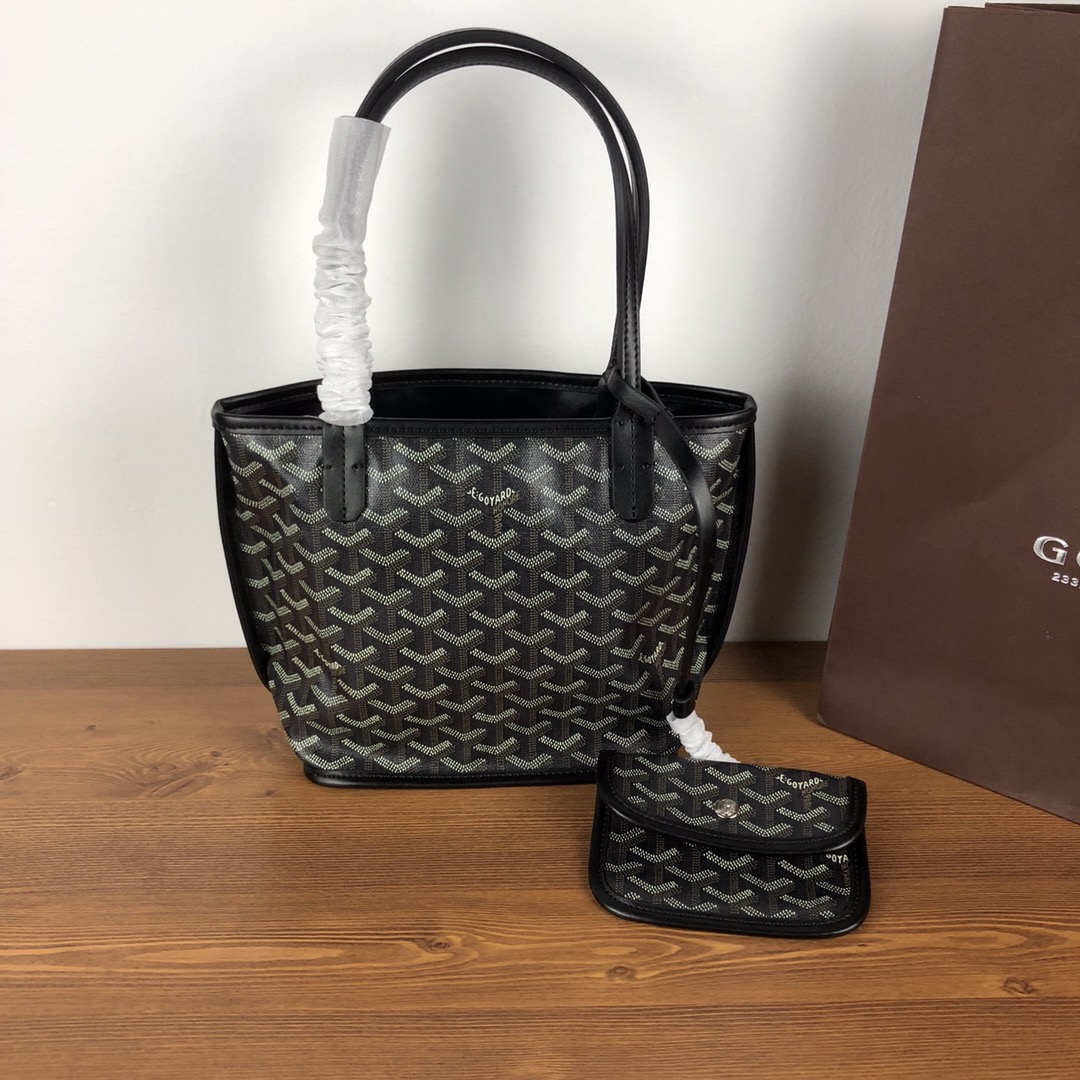 GOYARD双面对花mini购物袋多色低调又经典的Y字花纹，非常玩味好凹造型，时髦人都应该入个～mini