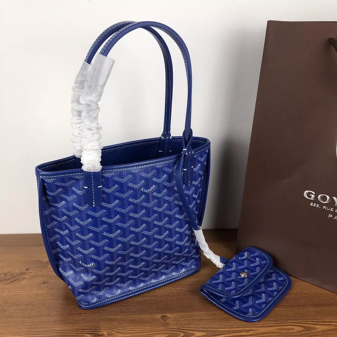 GOYARD双面对花mini购物袋多色低调又经典的Y字花纹，非常玩味好凹造型，时髦人都应该入个～mini
