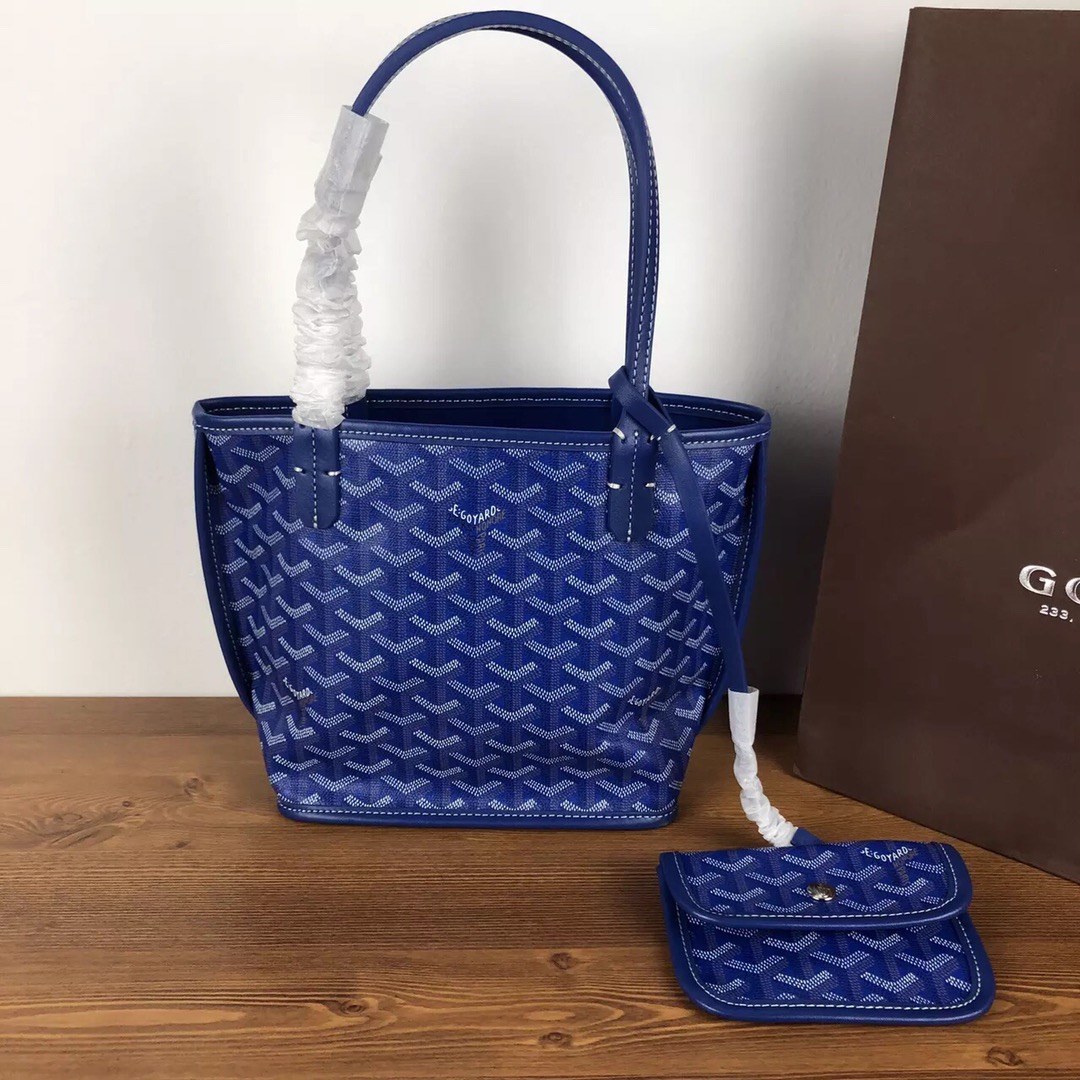 GOYARD双面对花mini购物袋多色低调又经典的Y字花纹，非常玩味好凹造型，时髦人都应该入个～mini