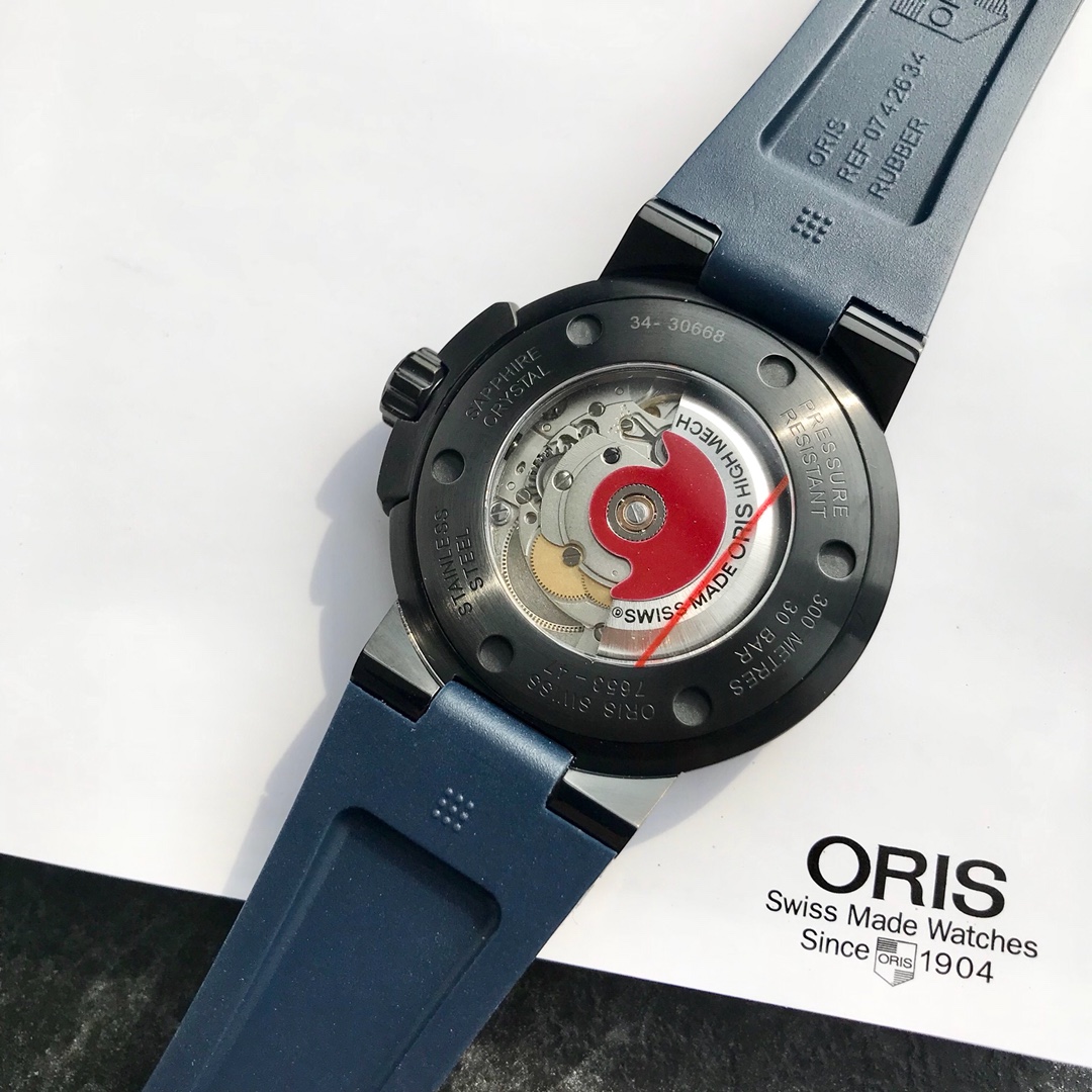 Oris豪利时 渠道原版硬货！少量到货下手要快了！Oris 豪利时 一个亲民品牌，原版就是原版没得说！表径43mm，上手真心不错，原装瑞士sw200自动机芯，高强度防水300米，加厚蓝宝石双层镀蓝膜玻璃，表带高强度拉丝工艺，更重要的是实用性强，扣子可伸缩👍 号称劳力士中的水鬼，鬼王！戴的爱惜可以用三辈子[呲牙]